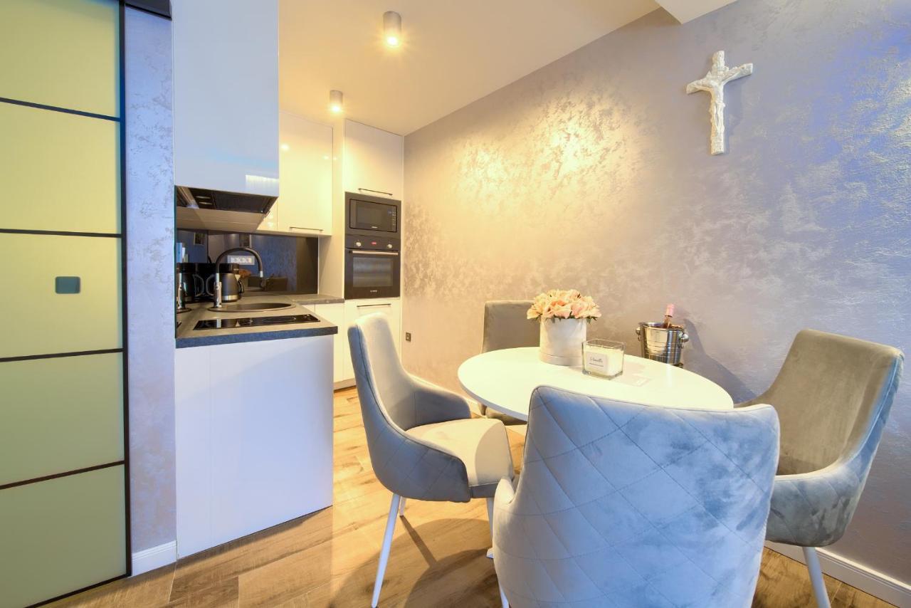 Luxury Apartments Jf Раб Екстериор снимка