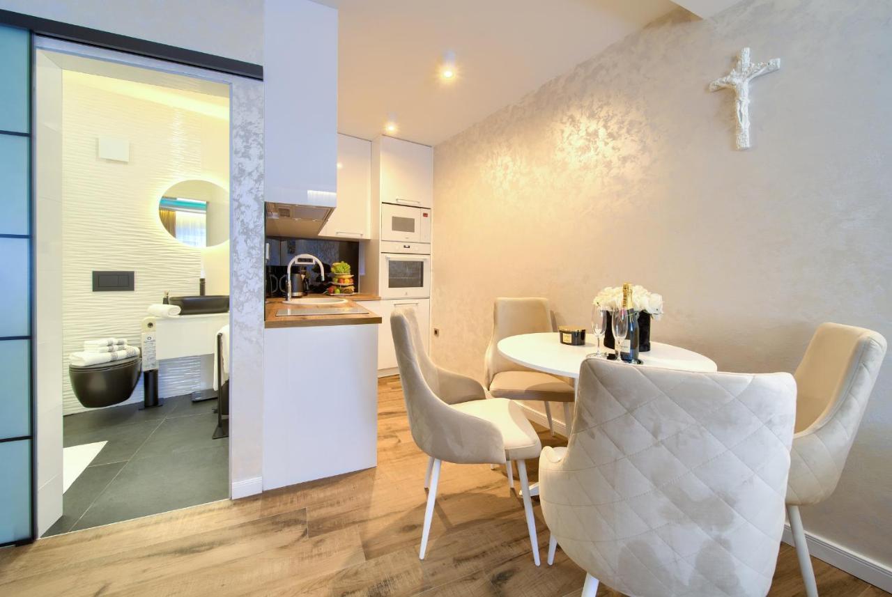 Luxury Apartments Jf Раб Екстериор снимка
